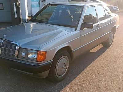 Usata Mercedes 190 160 CV (117 kW) 1988 Argento Berlina