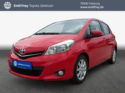 Gebraucht Toyota Yaris Life 99 PS (72 kW) 2012 Rot Kleinwagen