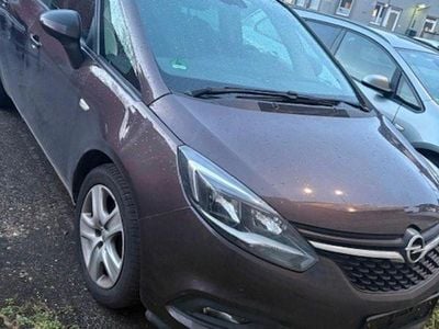Braun Gebraucht 2017 Opel Zafira Van / Kleinbus | 8.000 €
