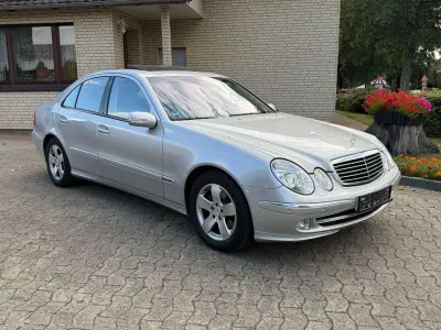Gebraucht Mercedes E240 Avantgarde 177 PS (130 kW) 2003 Silber Limousine