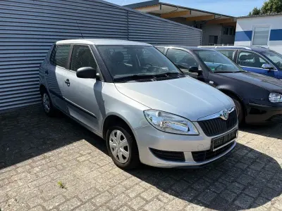 Gebraucht Skoda Fabia Classic 60 PS (44 kW) 2011 Silber Limousine