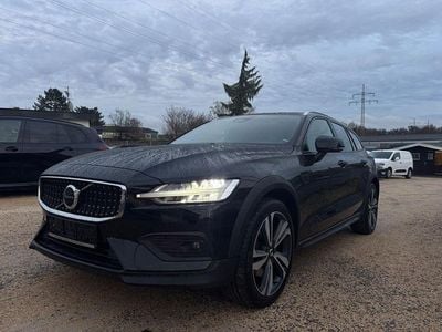 Schwarz Gebraucht 2022 Volvo V60 CC Plus Kombi | 27.490 € (Fairer Preis)