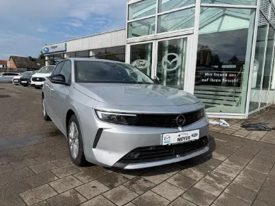 Gebraucht Opel Astra Elegance 131 PS (96 kW) 2023 Aluminium silb/kristall silb Kleinwagen