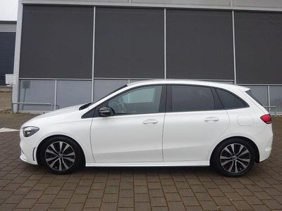 Gebraucht Mercedes B200 AMG line 163 PS (119 kW) 2020 Weiß Van / Kleinbus