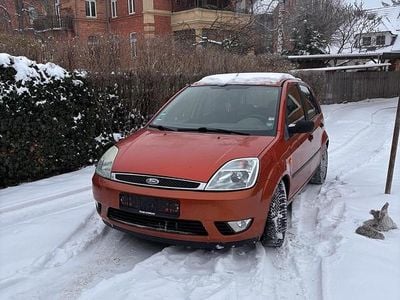 Orange Gebraucht 2003 Ford Fiesta Ghia Kleinwagen | 800 € (Guter Preis)