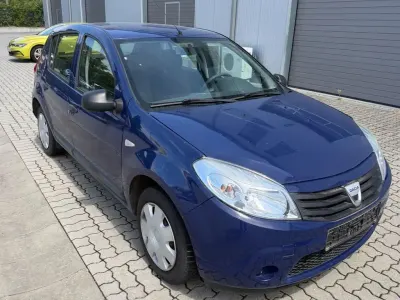 Gebraucht Dacia Sandero 75 PS (55 kW) 2010 Blau Limousine
