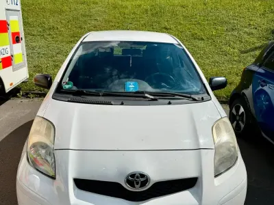 Gebraucht Toyota Yaris 80 PS (58 kW) 2009 Weiß Kleinwagen