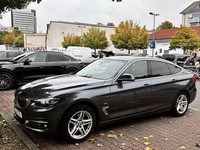 Grau Gebraucht 2017 BMW 320 Luxury Line Kleinwagen | 21.100 € (Etwas zu teuer)