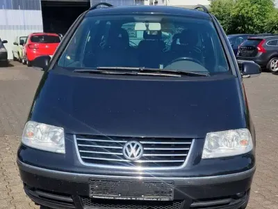 Gebraucht VW Sharan Trendline 140 PS (102 kW) 2008 Deep black perleffekt Van / Kleinbus