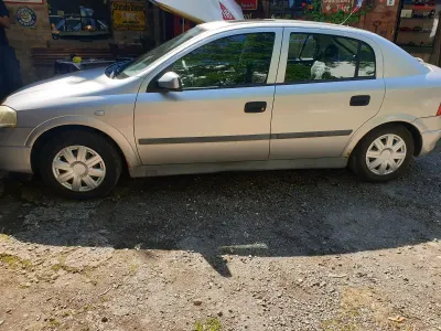Gebraucht Opel Astra 101 PS (74 kW) 1999 Silber Limousine