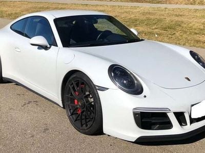 Porsche 911 Carrera 4 GTS