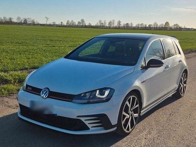 Używany VW Golf VII GTI Clubsport 265 KM (194 kW) 2017 Biały Sedan/Limuzyna