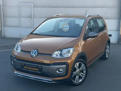 Begagnad VW up! Edition 90 HK (66 kW) 2017 Guld Halvkombi