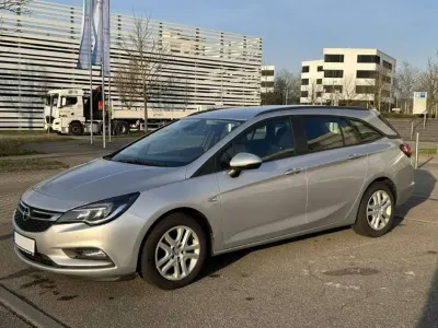 Używany Opel Astra Selection 110 KM (80 kW) 2019 Srebrny Kombi