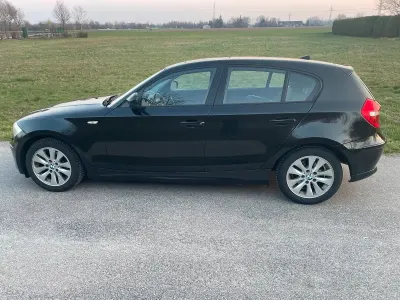 Gebraucht BMW 116 Lifestyle 116 PS (85 kW) 2011 Schwarz Kleinwagen