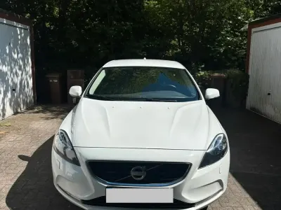 Gebraucht Volvo V40 Kinetic 114 PS (83 kW) 2012 Weiß Kleinwagen