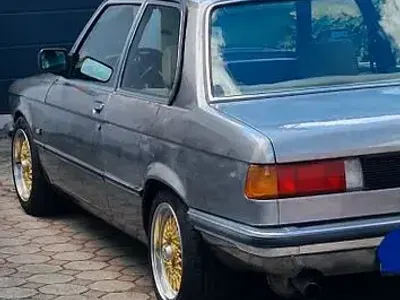Gebraucht BMW 320 122 PS (89 kW) 1981 Silber Limousine