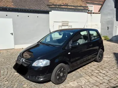 Gebraucht VW Fox 54 PS (39 kW) 2008 Schwarz Kleinwagen