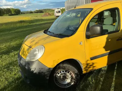 Gebraucht Renault Kangoo Luxe 106 PS (77 kW) 2011 Gelb Van / Kleinbus