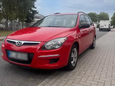 Gebraucht Hyundai i30 109 PS (80 kW) 2010 Rot Kombi