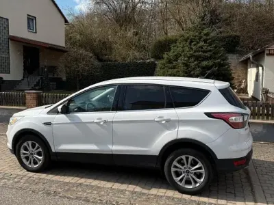 Usado Ford Kuga Trend 182 HP (133 kW) 2017 Branco SUV