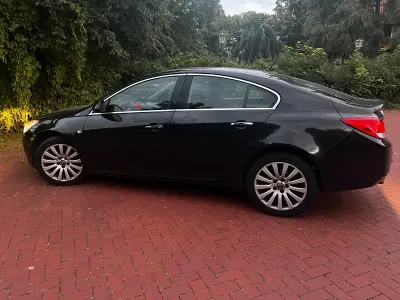 Gebraucht Opel Insignia 220 PS (161 kW) 2010 Schwarz Limousine