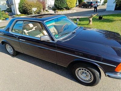 Usata Mercedes 230 136 CV (100 kW) 1983 Blu Coupé