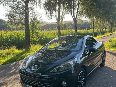 Gebraucht Peugeot 207 CC 120 PS (88 kW) 2013 Schwarz Cabrio