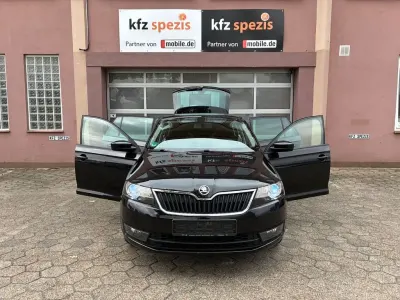 Gebraucht Skoda Rapid Style 105 PS (77 kW) 2015 Schwarz Kleinwagen