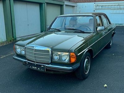 Gebraucht Mercedes 240 72 PS (52 kW) 1981 Grün Limousine
