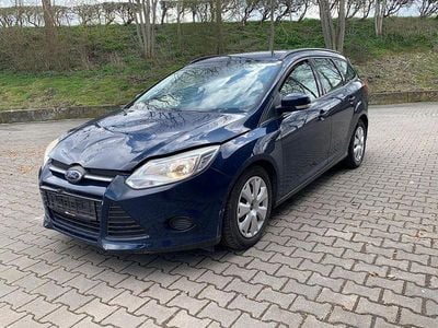 Gebraucht Ford Focus Trend 125 PS (91 kW) 2014 Blau Limousine