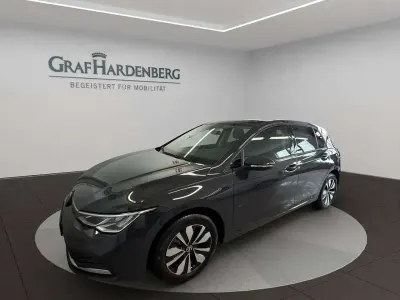 Gebraucht VW Golf VIII Move 110 PS (80 kW) 2024 Grau Limousine