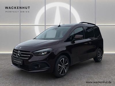 Rot Gebraucht 2024 Mercedes T180 Progressive Van / Kleinbus | 30.994 € (Fairer Preis)