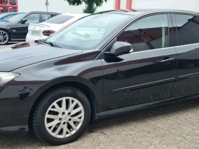 Gebraucht Renault Laguna III Dynamique 150 PS (110 kW) 2013 Schwarz Limousine