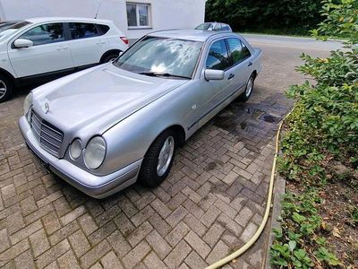Mercedes E240