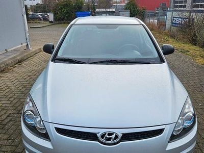 Silber Gebraucht 2010 Hyundai i30 Comfort Limousine | 4.490 € (Fairer Preis)