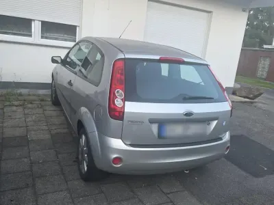 Gebraucht Ford Fiesta 60 PS (44 kW) 2006 Grau Kleinwagen