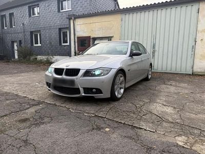 Gebraucht BMW 330 235 PS (172 kW) 2008 Silber Limousine