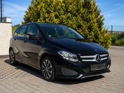 Używany Mercedes B200 136 KM (100 kW) 2018 Czarny Minivan