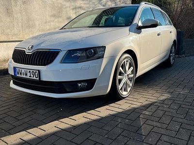 Weiß Gebraucht 2015 Skoda Octavia Kombi | 9.100 € (Teuer)