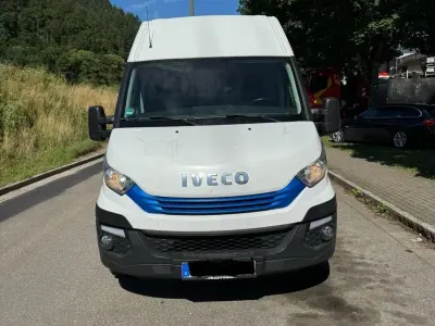 Gebraucht Iveco Daily 136 PS (100 kW) 2018 Weiß Van / Kleinbus