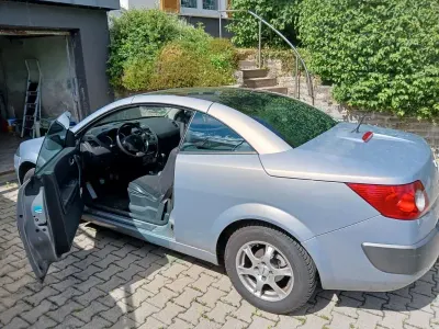 Gebraucht Renault Mégane Cabriolet Dynamique 120 PS (88 kW) 2004 Schwarz Cabrio