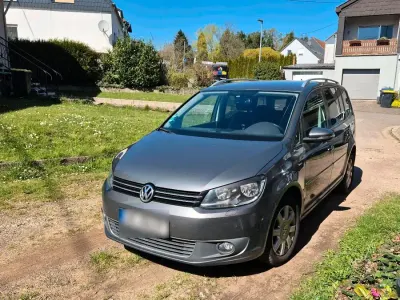 Używany VW Touran 105 KM (77 kW) 2013 Szary Minivan