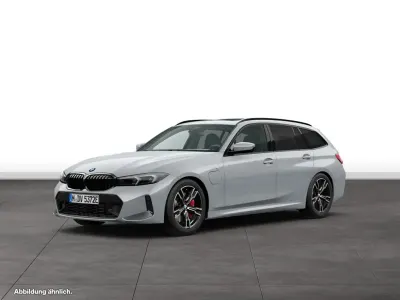 Gebraucht BMW 330e Sport Line 292 PS (214 kW) 2025 Grau Kombi