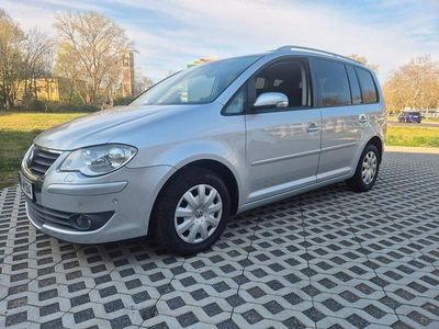 Second-hand VW Touran Trendline 140 CP (102 kW) 2009 Argintiu Monovolum