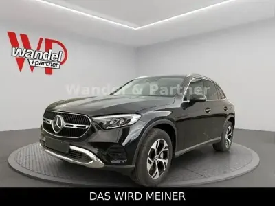 Gebraucht Mercedes GLC300de 136 PS (100 kW) 2023 Schwarz Limousine