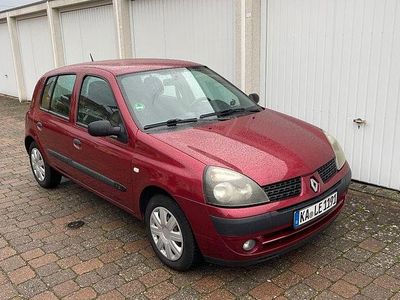 Rot Gebraucht 2003 Renault Clio II Expression Limousine | 1.690 € (Etwas zu teuer)