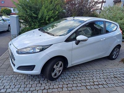 Gebraucht Ford Fiesta Trend 60 PS (44 kW) 2014 Weiß Kleinwagen