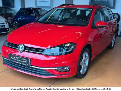 Gebraucht VW Golf VII Comfortline 116 PS (85 kW) 2018 Rot Kombi