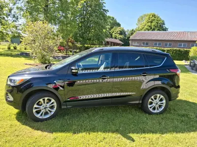 Gebraucht Ford Kuga 150 PS (110 kW) 2017 Schwarz SUV